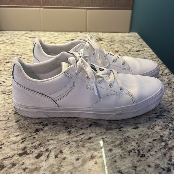 Like new! Kids leather Seldan Vans sneaker - Picture 3 of 5